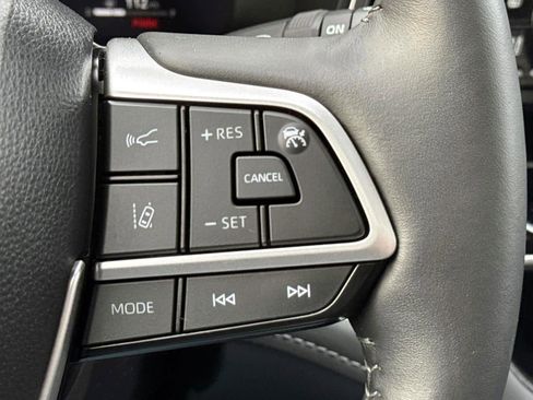 Used 2024 Toyota Highlander Platinum image 19