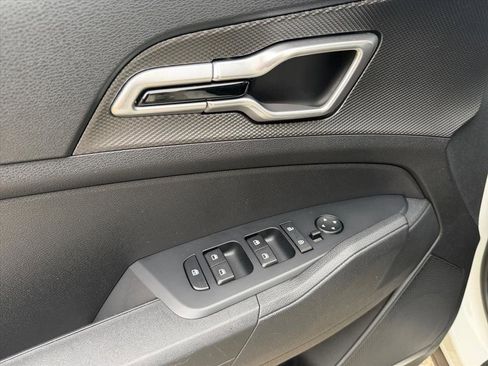 Used 2024 Kia Sportage LX image 12