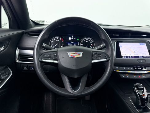 Used 2022 Cadillac XT4 Premium Luxury FWD image 4