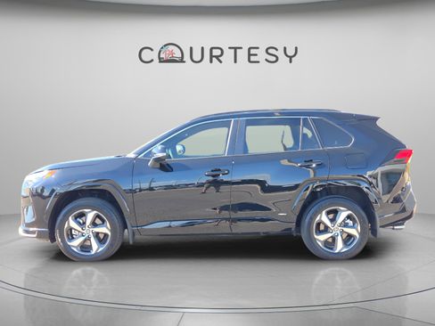 Certified 2025 Toyota RAV4 SE image 3