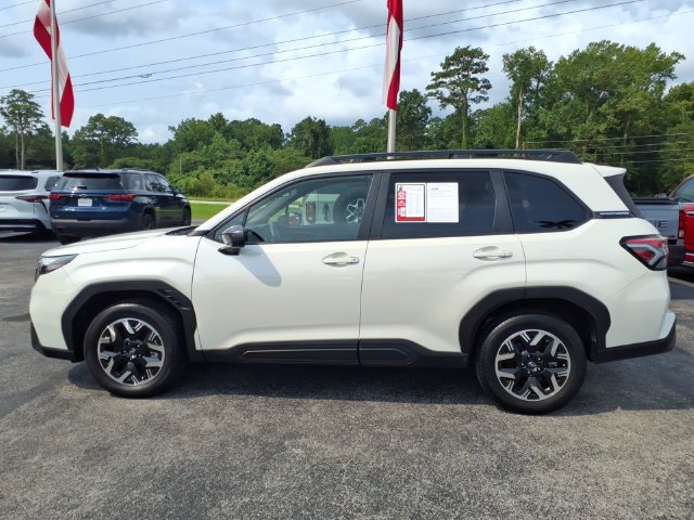 Used 2025 Subaru Forester Premium AWD/4WD image 3
