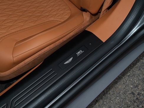 Used 2025 Aston Martin DB12 Coupe image 18
