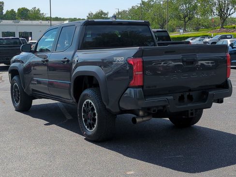 Used 2024 Toyota Tacoma TRD Off-Road AWD/4WD image 8