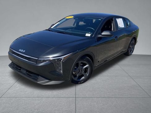 Used 2025 Kia K4 FWD image 2