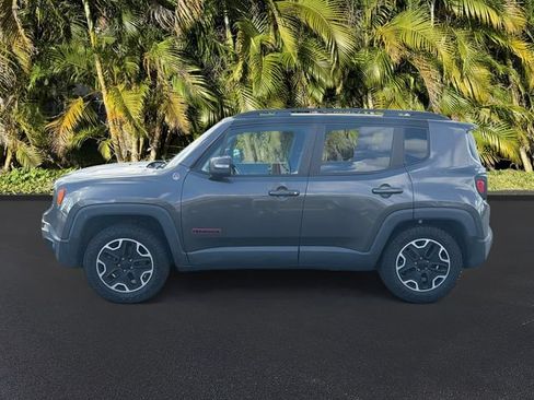 Used 2017 Jeep Renegade Trailhawk w/ Premium Trailhawk Package AWD/4WD image 8