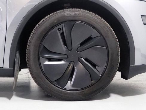 Used 2026 Tesla Model Y Long Range RWD image 53