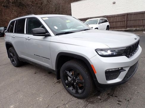 New 2025 Jeep Grand Cherokee Limited w/ Black Appearance Package image 9