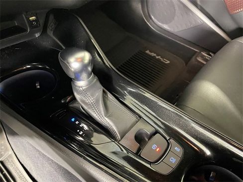 Used 2019 Toyota C-HR Limited image 7
