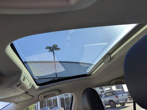 Used 2020 Volkswagen Golf 4-Door image 16