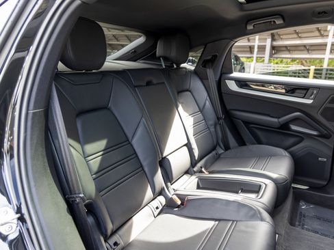 Certified 2025 Porsche Cayenne Coupe image 50