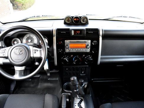 Used 2014 Toyota FJ Cruiser 4WD w/ Convenience Package image 14