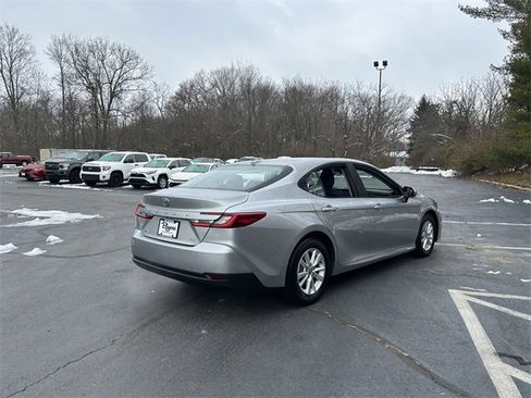 Used 2025 Toyota Camry LE image 24