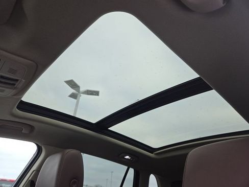 Used 2017 Buick Envision Essence image 3