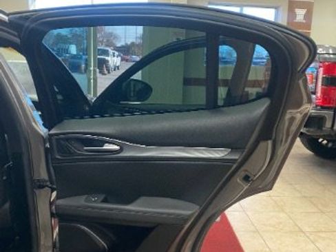 Used 2018 Alfa Romeo Stelvio Ti Sport image 13