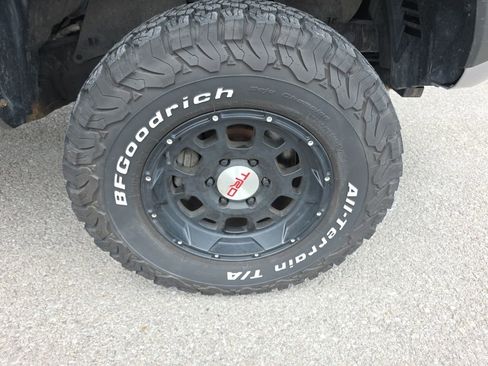 Used 2019 Toyota Tacoma TRD Off-Road AWD/4WD image 13