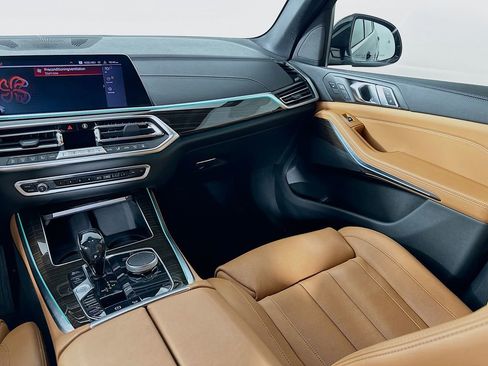 Used 2019 BMW X5 xDrive40i w/ Luxury Seating Package image 24