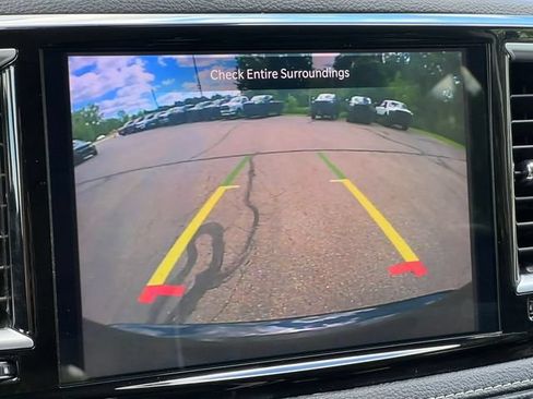 Used 2024 Chrysler Pacifica Limited FWD image 27