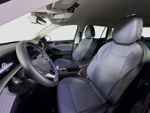 New 2026 Volkswagen Tiguan SE FWD image 11