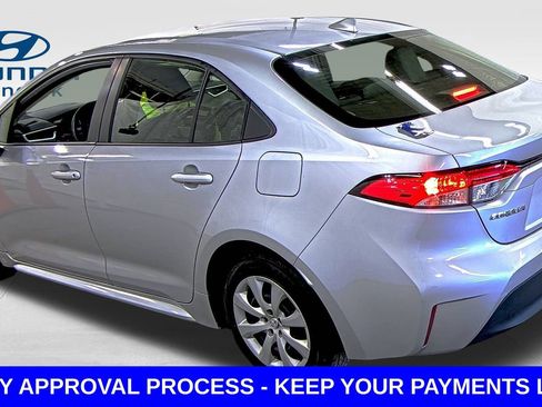 Used 2023 Toyota Corolla LE image 3