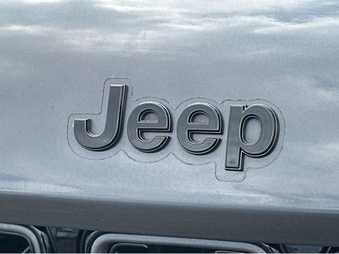 Used 2023 Jeep Grand Cherokee L Summit AWD/4WD image 38