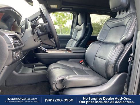 Used 2022 Lincoln Navigator L Reserve AWD/4WD image 2