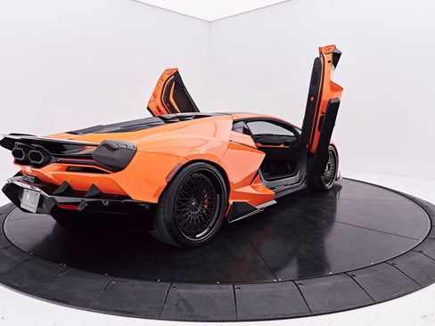 Used 2025 Lamborghini Revuelto AWD/4WD image 28