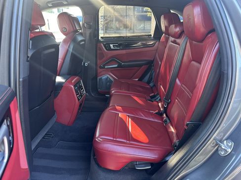 Used 2019 Porsche Cayenne S w/ Premium Plus Package image 23