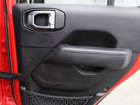 Used 2020 Jeep Gladiator Overland image 25