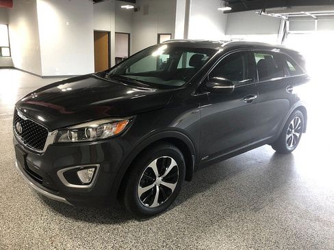 Used 2017 Kia Sorento EX AWD/4WD image 1