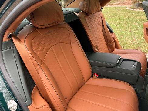 Used 2025 Bentley Flying Spur Plug-In Hybrid image 18