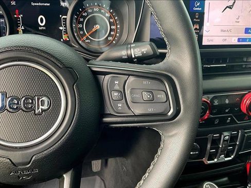 Used 2025 Jeep Gladiator Sport AWD/4WD image 20
