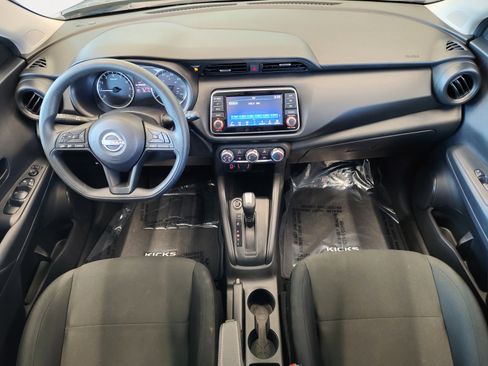Certified 2025 Nissan Kicks Play S image 3