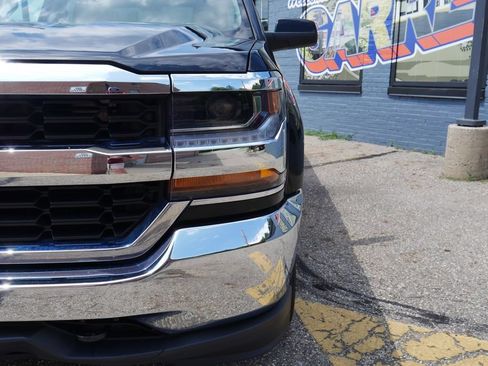 Used 2019 Chevrolet Silverado 1500 LT AWD/4WD image 3