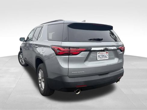Used 2023 Chevrolet Traverse LT FWD image 2