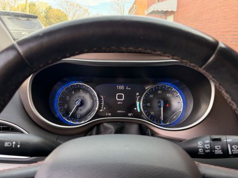 Used 2017 Chrysler Pacifica Touring-L Plus w/ Tire & Wheel Group image 30