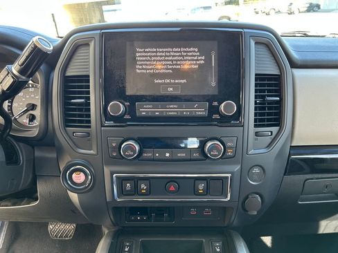 Used 2023 Nissan Titan SV w/ SV Convenience Package image 15