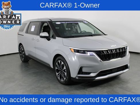 Used 2024 Kia Carnival EX image 4