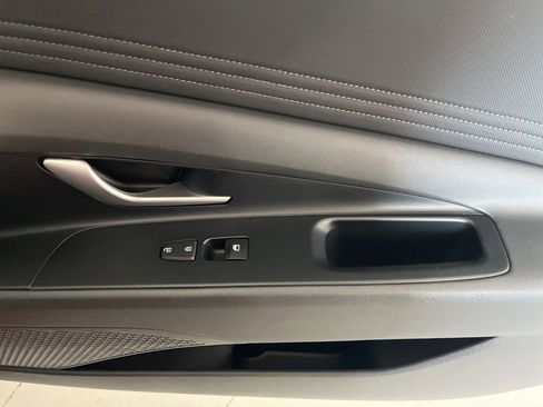 Used 2025 Hyundai Elantra Limited image 54