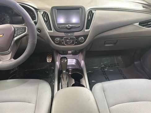 Used 2017 Chevrolet Malibu LS FWD image 16