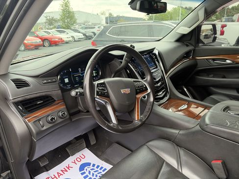 Used 2018 Cadillac Escalade ESV Luxury AWD/4WD image 19