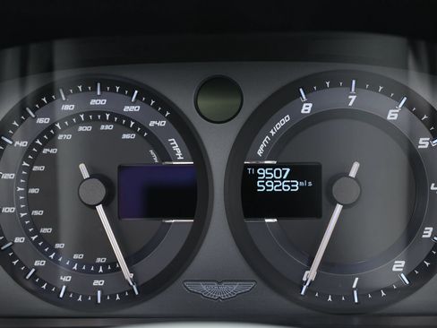 Used 2014 Aston Martin Vanquish Volante RWD image 33