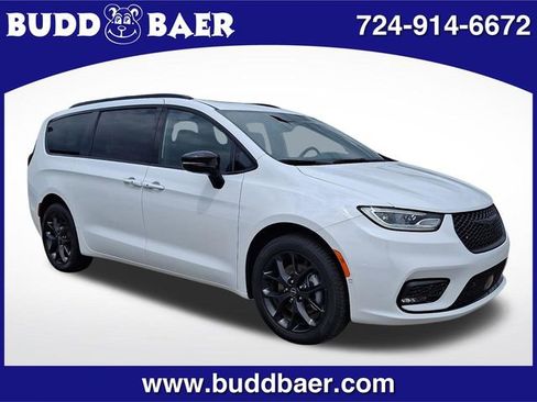 Used 2026 Chrysler Pacifica Limited w/ S Appearance Package AWD/4WD image 1