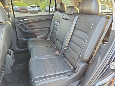 Used 2018 Volkswagen Tiguan SEL Premium image 12