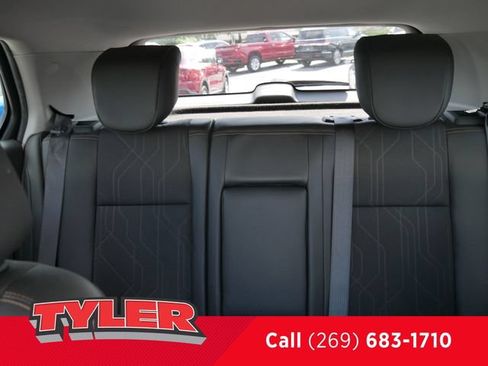Used 2022 Chevrolet Trax LT w/ LT Convenience Package AWD/4WD image 35