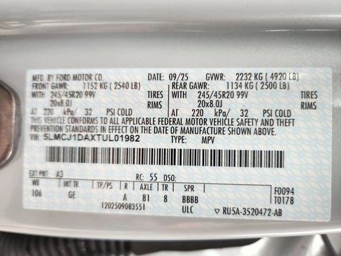 New 2026 Lincoln Corsair Premiere image 23