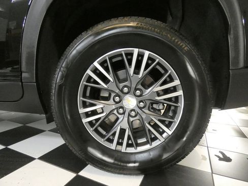 Used 2025 Chevrolet Traverse LT image 7