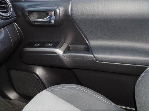 Used 2020 Toyota Tacoma TRD Sport AWD/4WD image 16