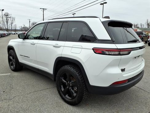 Used 2023 Jeep Grand Cherokee Altitude image 6