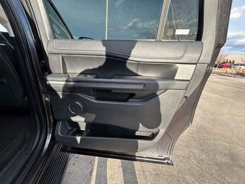 Used 2024 Ford Expedition Max XLT image 25