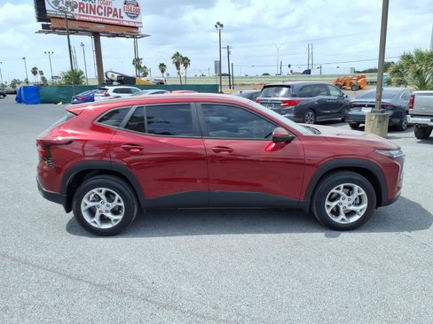 Used 2025 Chevrolet Trax LS w/ LS Convenience Package FWD image 9